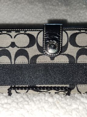 Coach Signature Canvas Wallet in Black And Gray